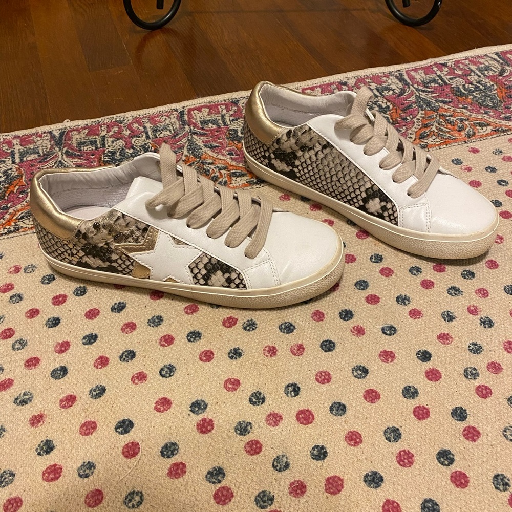 Steve Madden Sienna sneakers. Size 7.